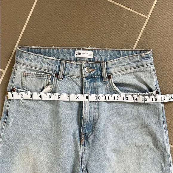 ZARA Light Wash Distressed Jeans - Picture 4 of 5